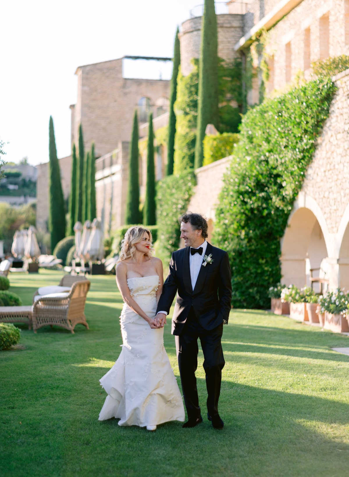 Bastide de Gordes bride and groom - Wedding Planner Provence