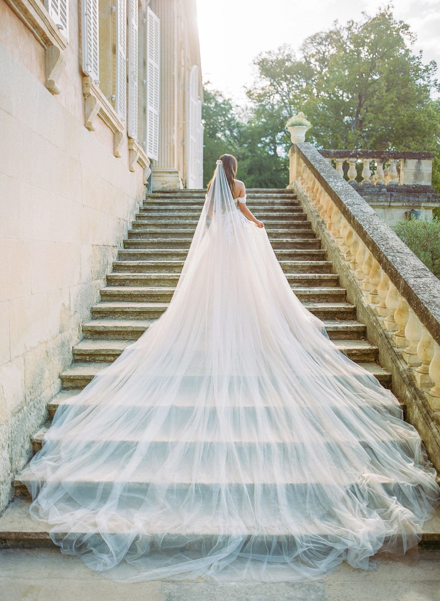Chateau Martinay long veil - Wedding Planner Provence