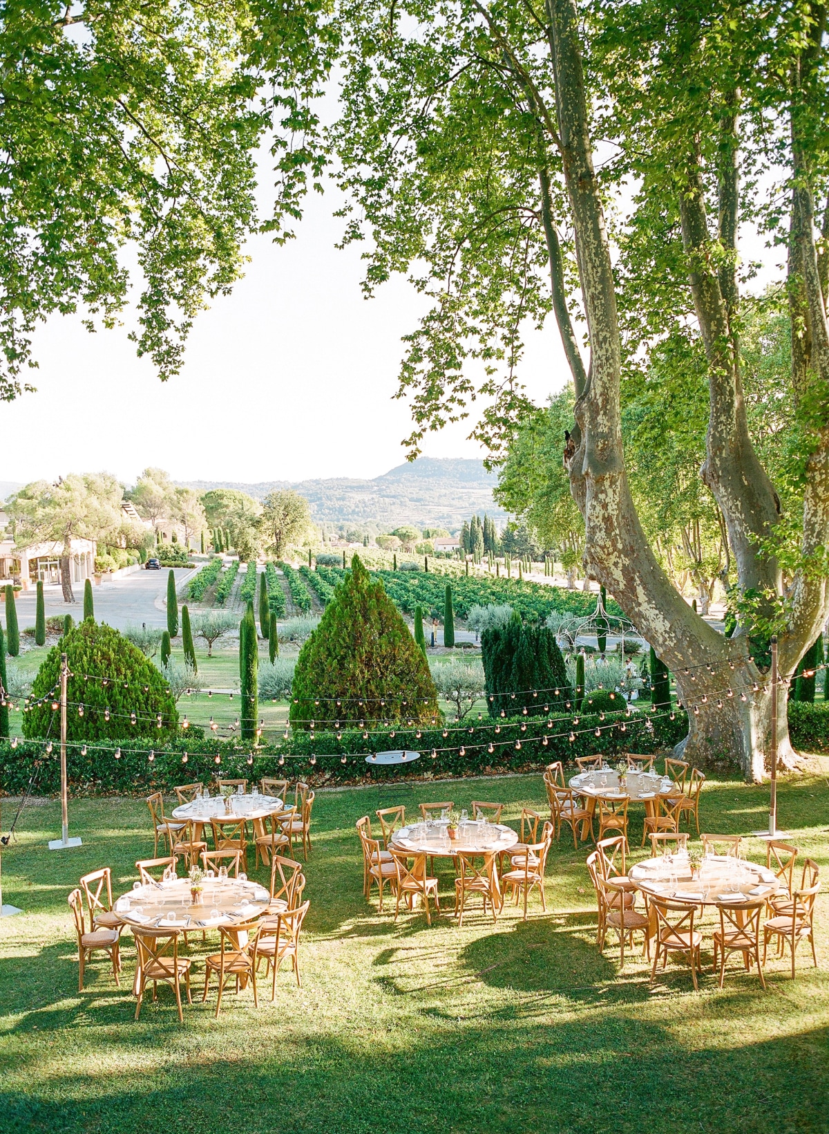Chateau Martinay wedding tables - Wedding Planner Provence