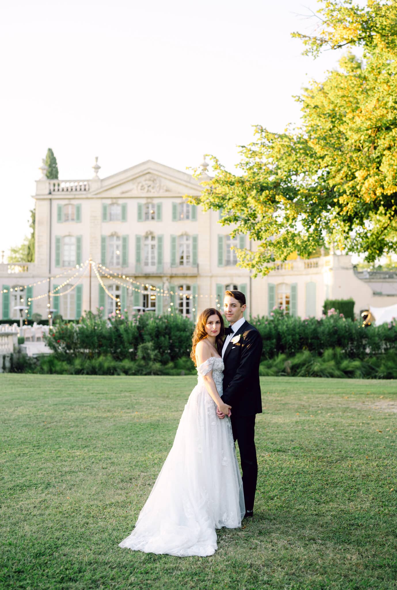 Chateau de Tourreau bride and groom - Wedding Planner Provence
