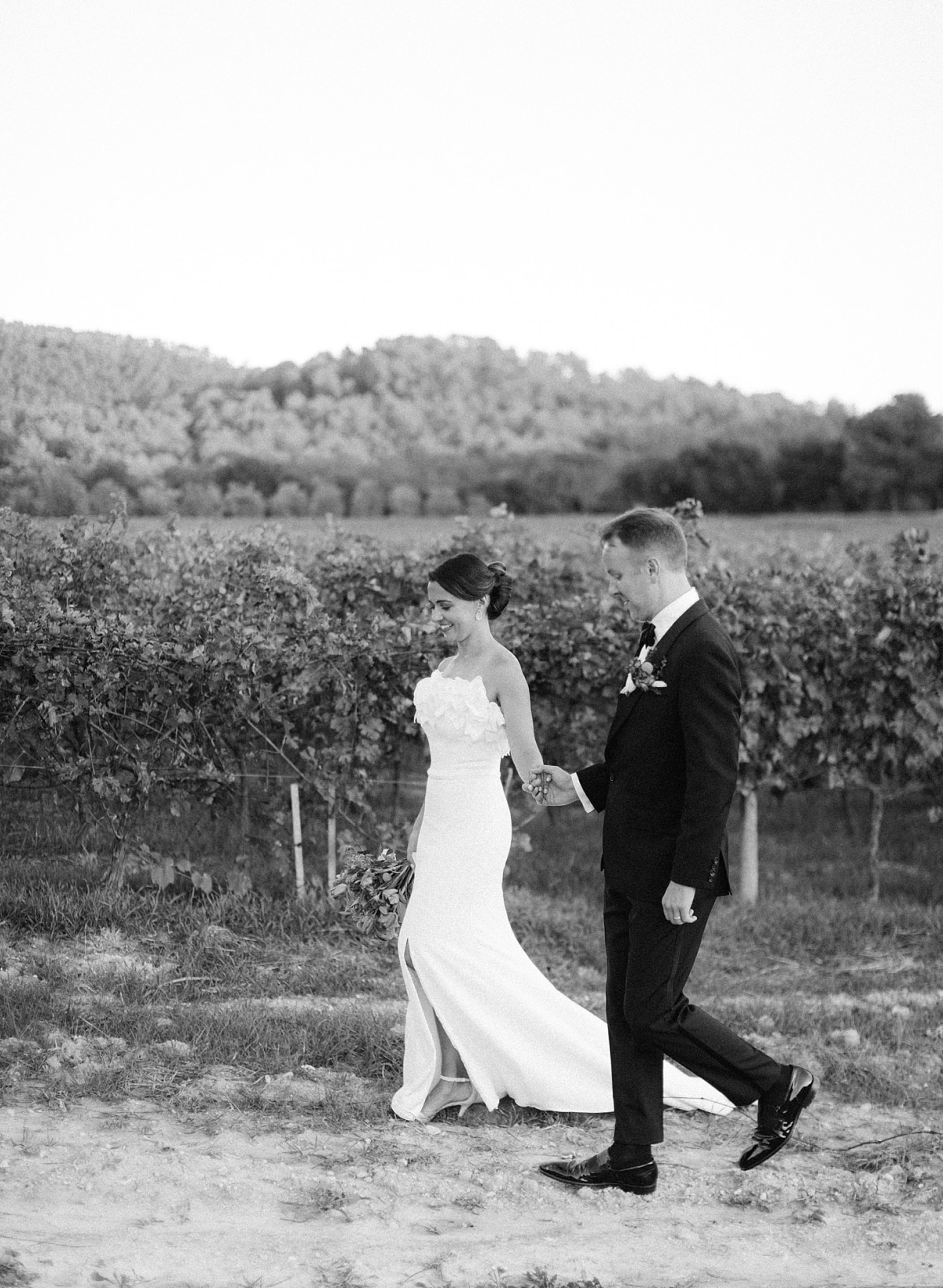 Monika James in vines - Wedding Planner Provence