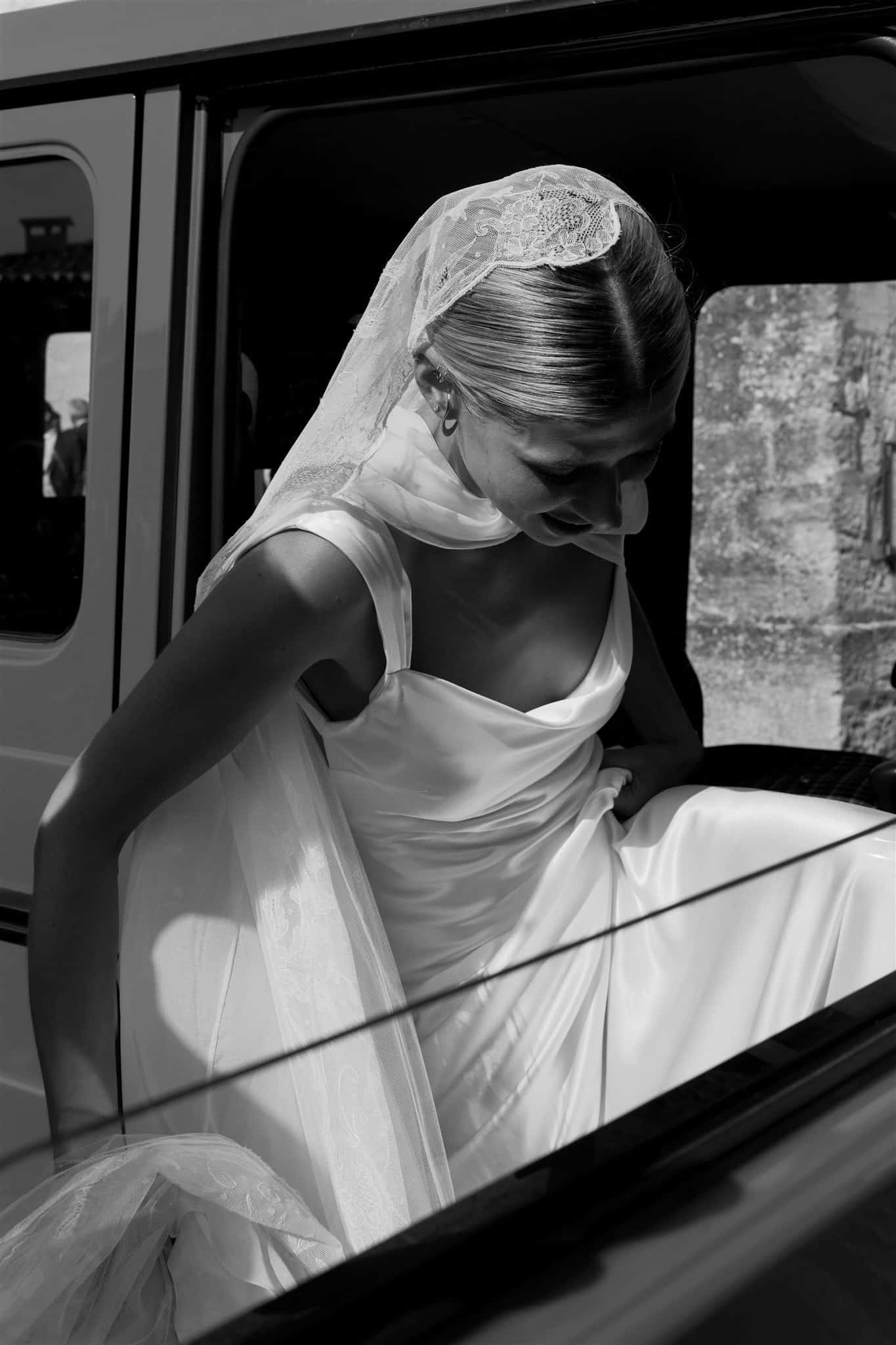 portrait of the bride getting out of the car