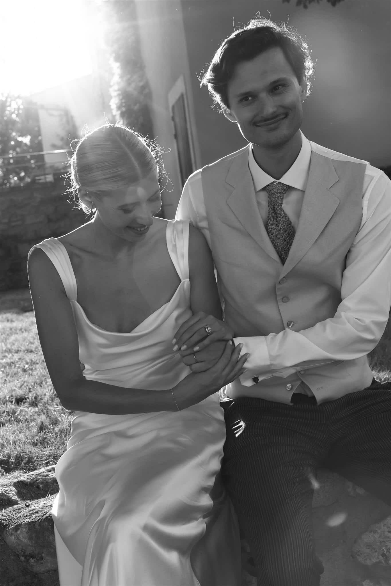 portrait of a married couple in love -Wedding planner Provence