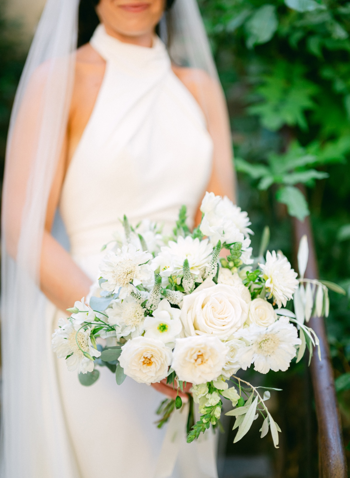 The bride with her white flowers