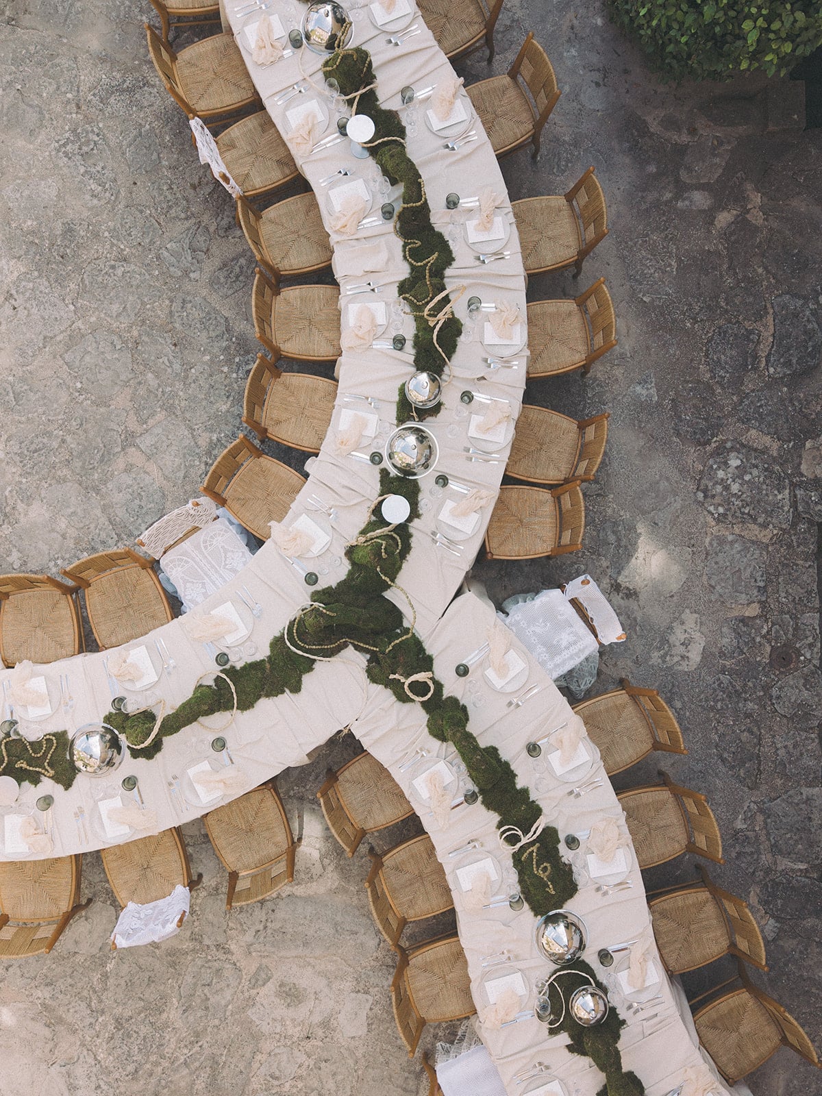 Luxury wedding planner Provence, overhead table design at Hôtel Crillon le Brave